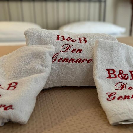 Beb Don Gennaro Bed & Breakfast เนเปิลส์ ภายนอก รูปภาพ